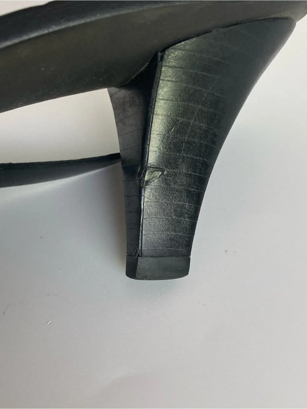 Tory Burch Miller Thong Heel Sandals Black Patent Logo Gold Accents READ